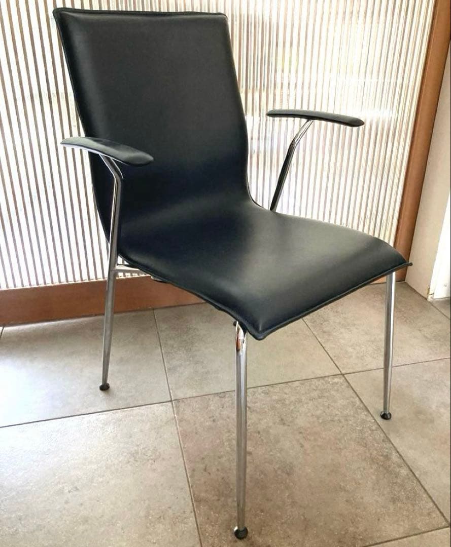 ①デンマーク製　Magnus Olesen マグナスオルセン　レザーチェアー