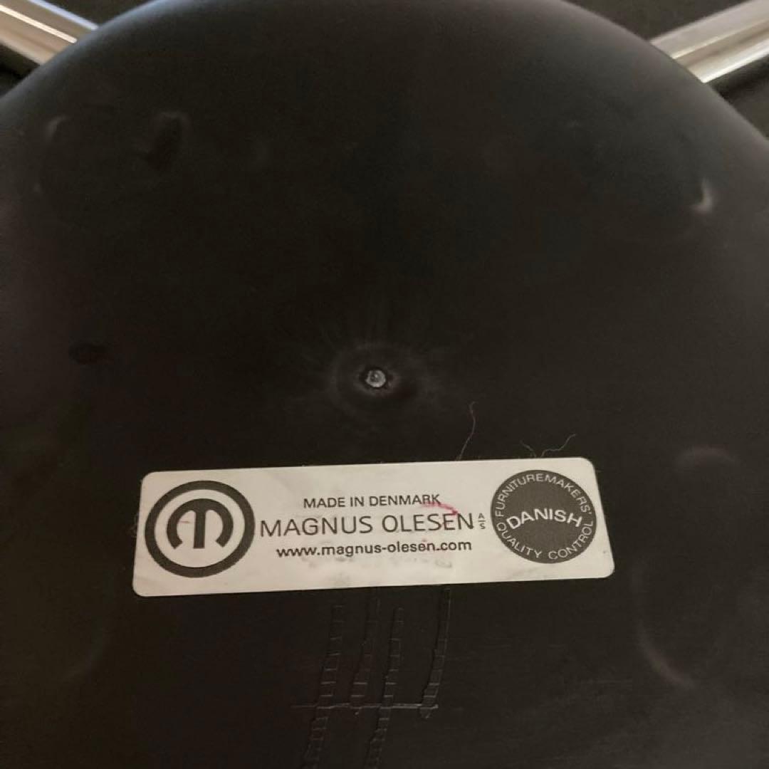 ①デンマーク製　Magnus Olesen マグナスオルセン　レザーチェアー