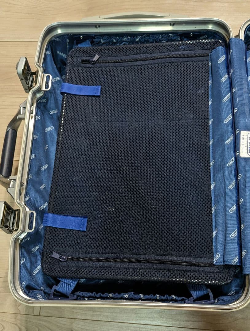 S*0様 RIMOWA リモワ シルバーインテグラル 35L 2輪