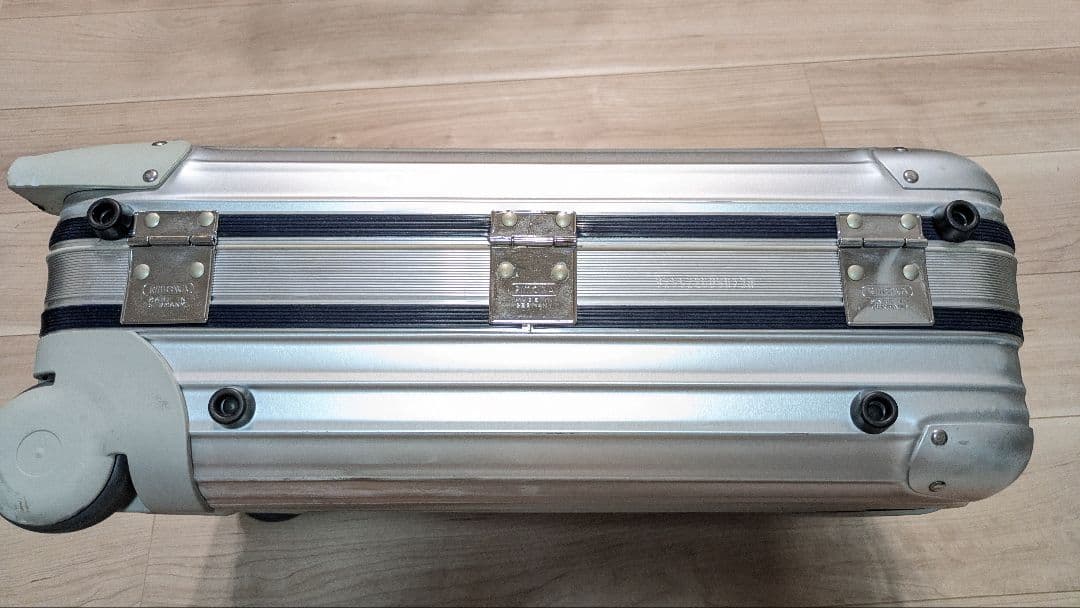 S*0様 RIMOWA リモワ シルバーインテグラル 35L 2輪