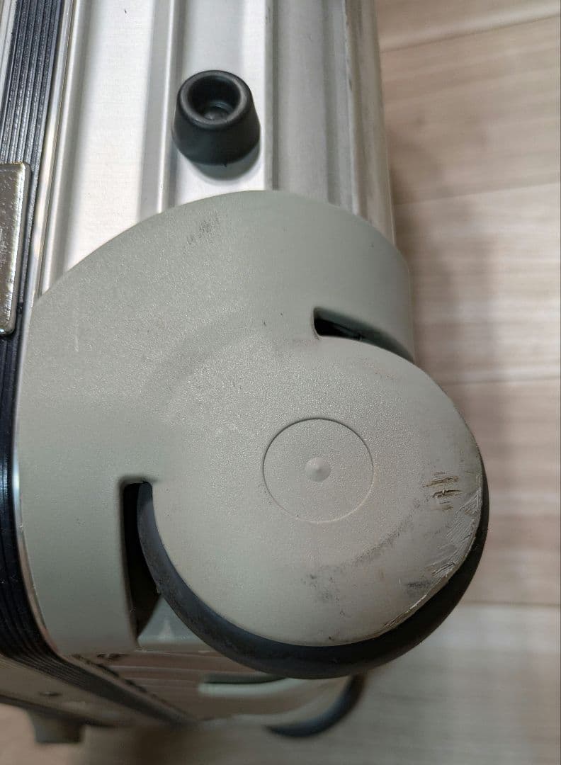 S*0様 RIMOWA リモワ シルバーインテグラル 35L 2輪