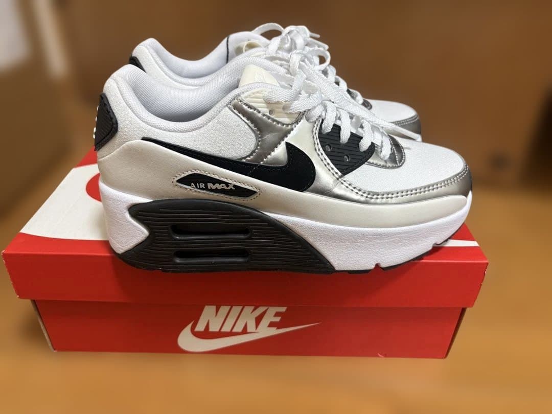 NIKE エアマックス90 lv8 IB0170-100