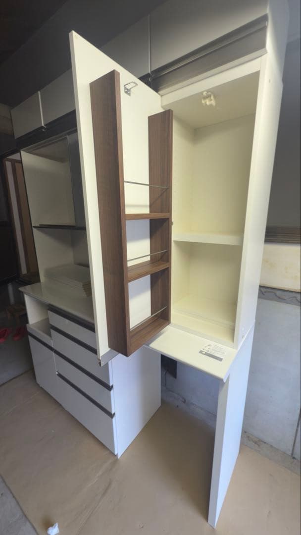 岡山県　31日まで送料込み！パモウナ　大型食器棚　8000円引き中