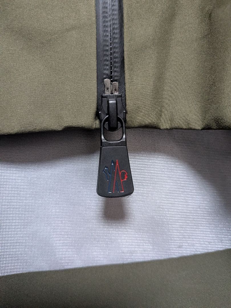 モンクレール　グルノーブル　マウンテンパーカー