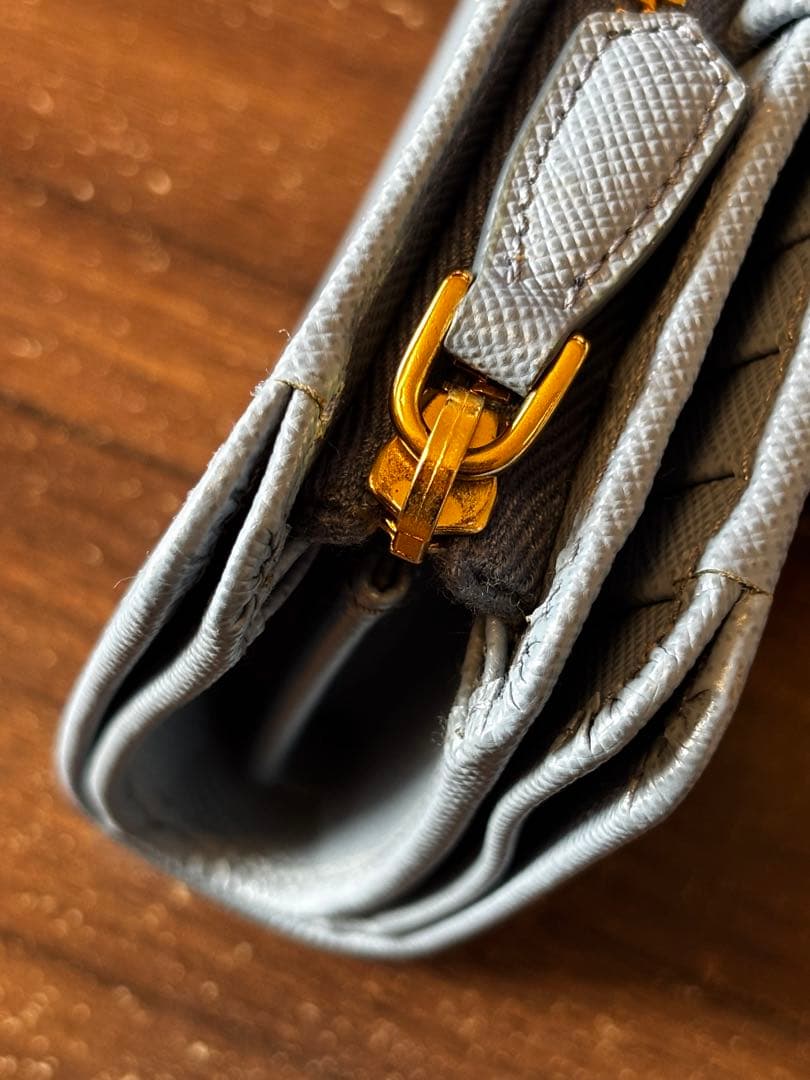 PRADA サフィアーノレザー 二つ折り財布 ライトブルー