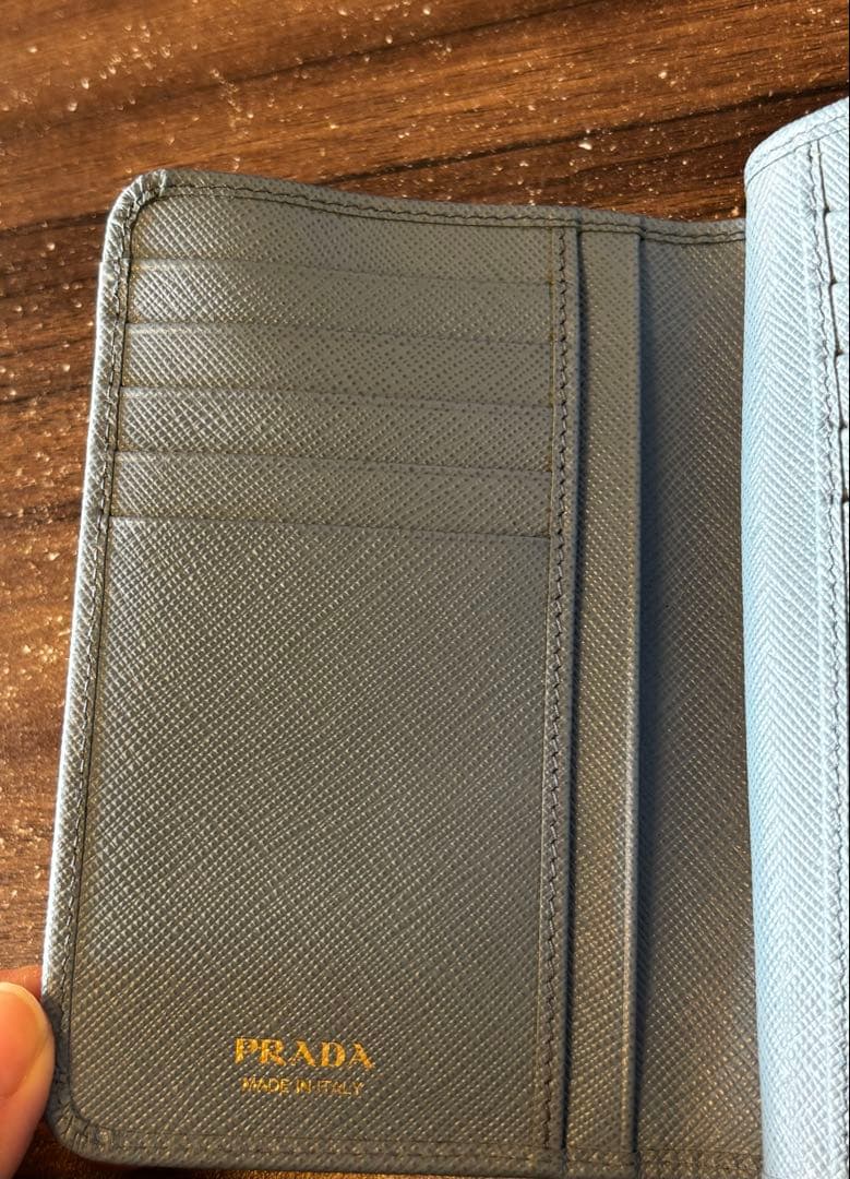 PRADA サフィアーノレザー 二つ折り財布 ライトブルー