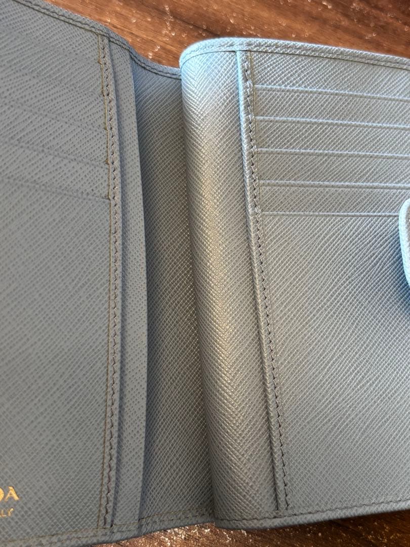 PRADA サフィアーノレザー 二つ折り財布 ライトブルー