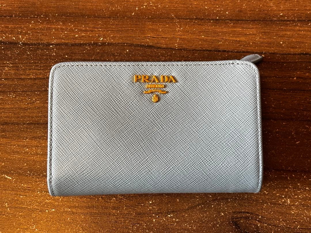 PRADA サフィアーノレザー 二つ折り財布 ライトブルー