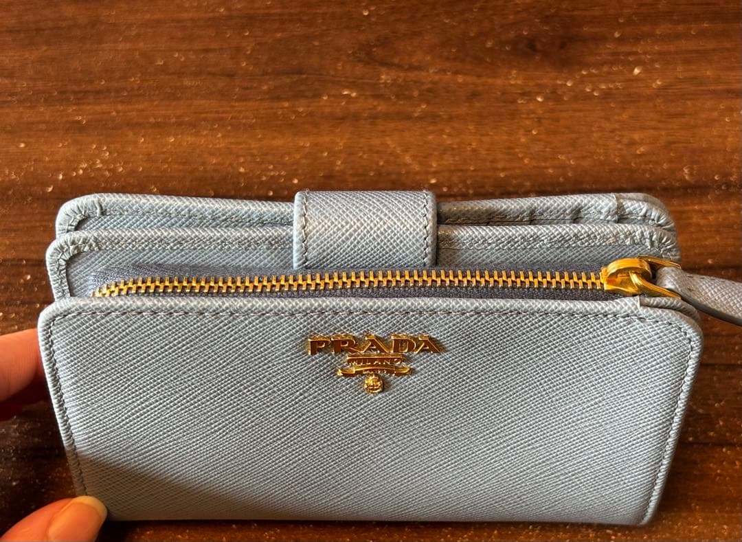PRADA サフィアーノレザー 二つ折り財布 ライトブルー