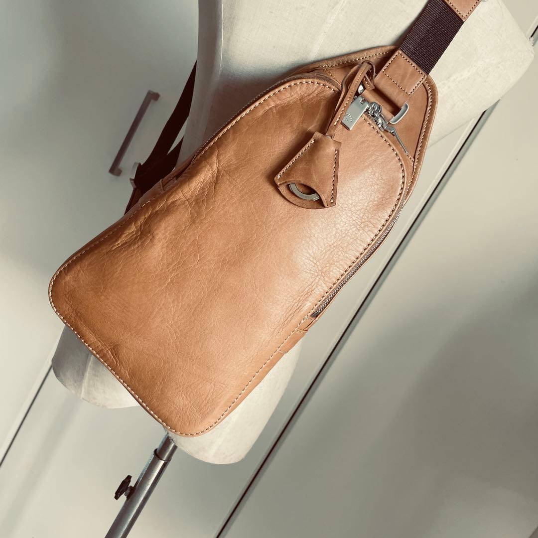 アニアリ Aniaryボディバッグ 01-07004 中古 キャメル