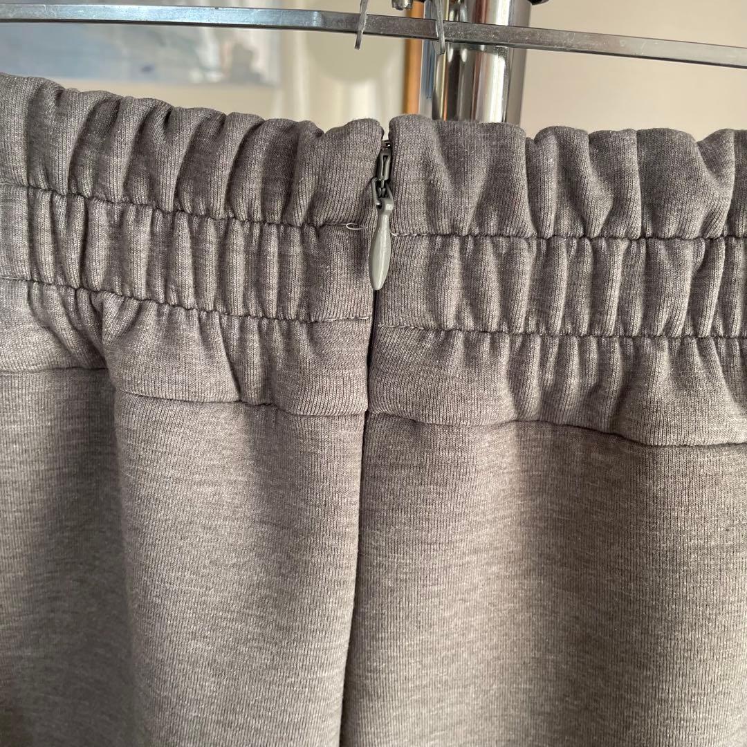 【新品未使用】JENNE 日本製美ラインストレッチキュロット　グレーS 25SS