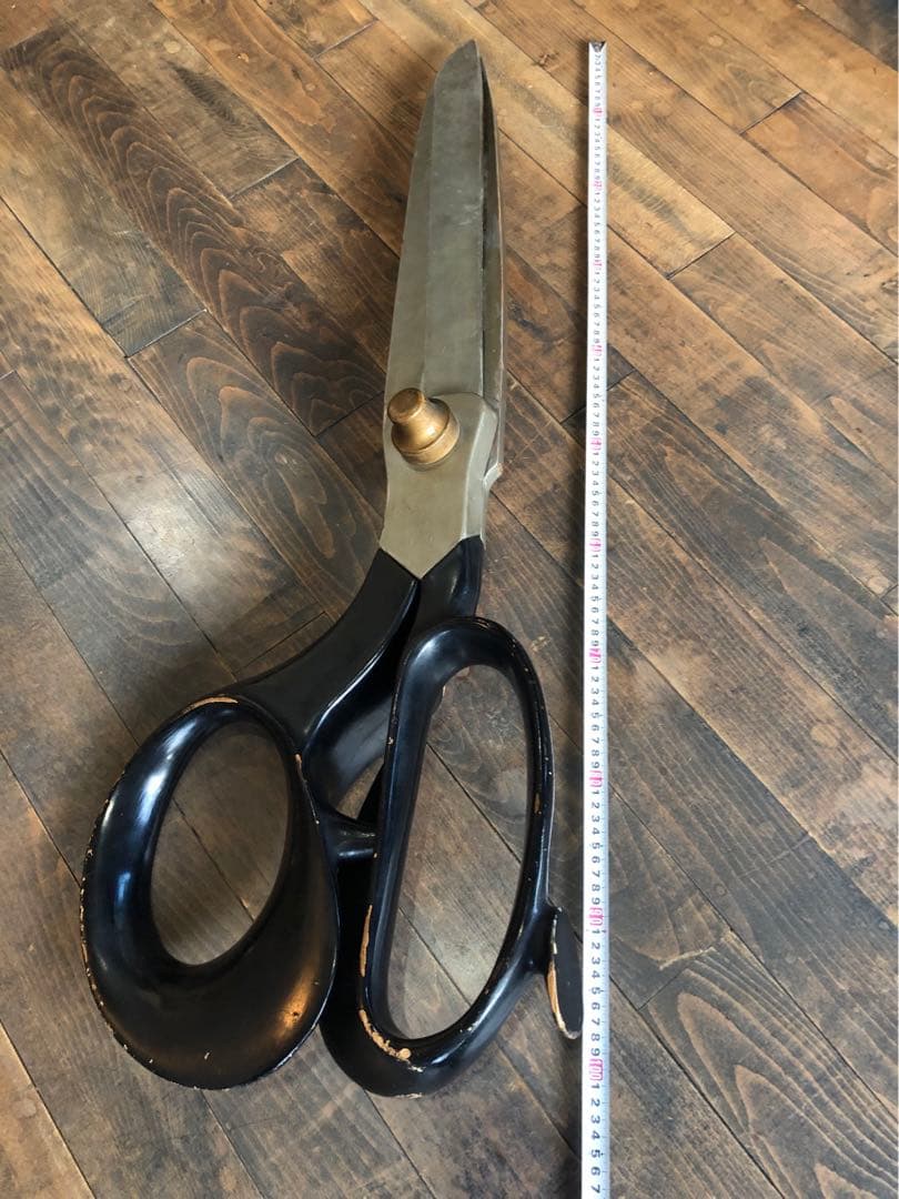 ハサミオブジェ　巨大　看板