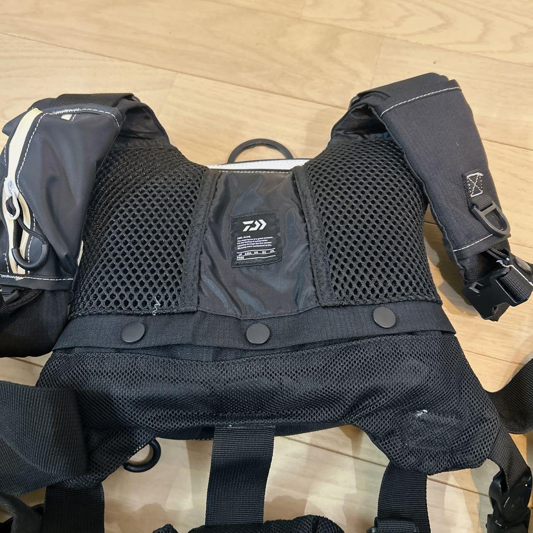 【美品】ダイワ ベンチクールゲームベストIV DF-6109 ライフジャケット