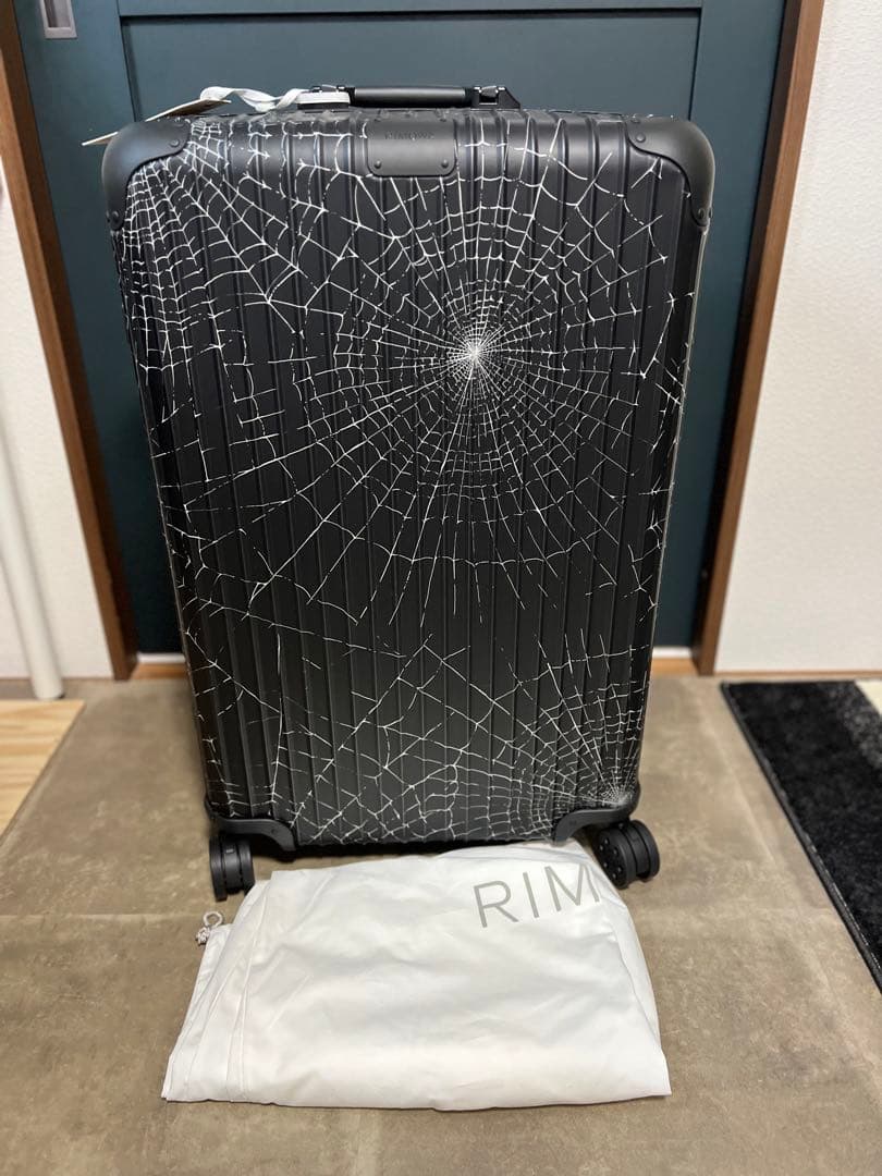 新品未使用　リモワRIMOWA　シュプリームSUPREMEスーツケース