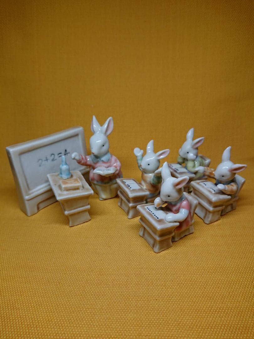 【美品】うさぎ　兎　陶器　オブジェ　置物　インテリア　工芸品　美術品　A1405