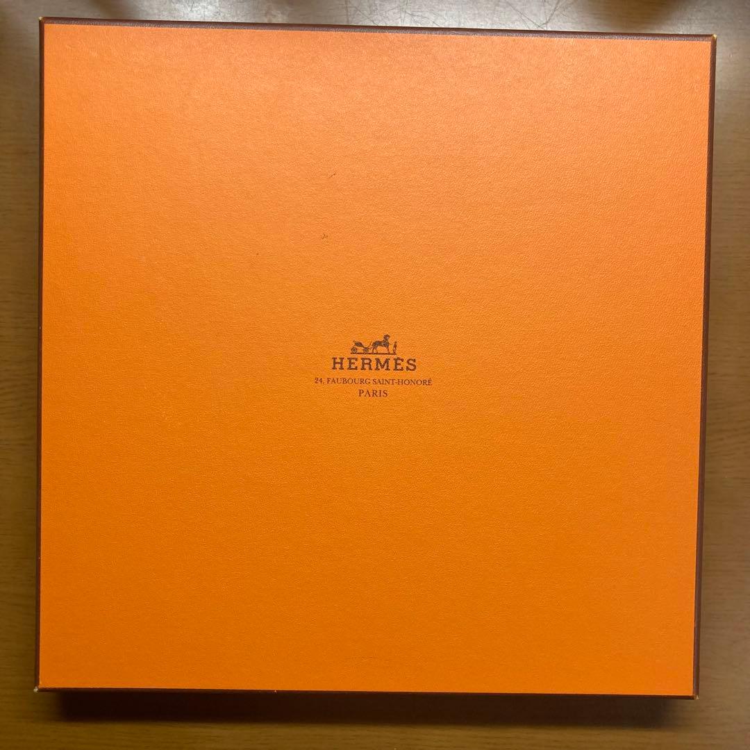 HERMES エルメス　シルクスカーフ　カレ90 鎧