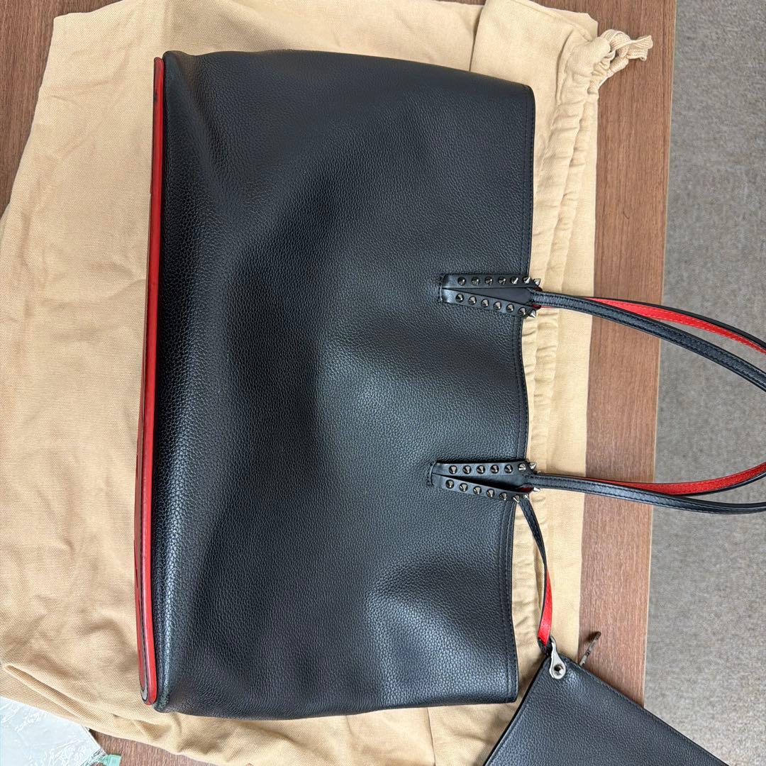 スタッズ付き黒レザートートバッグ