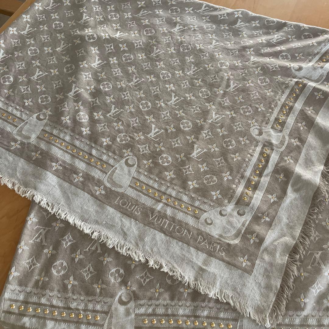 Louis Vuittonルイヴィトン　大判ストールスタッズショール　ベージュ