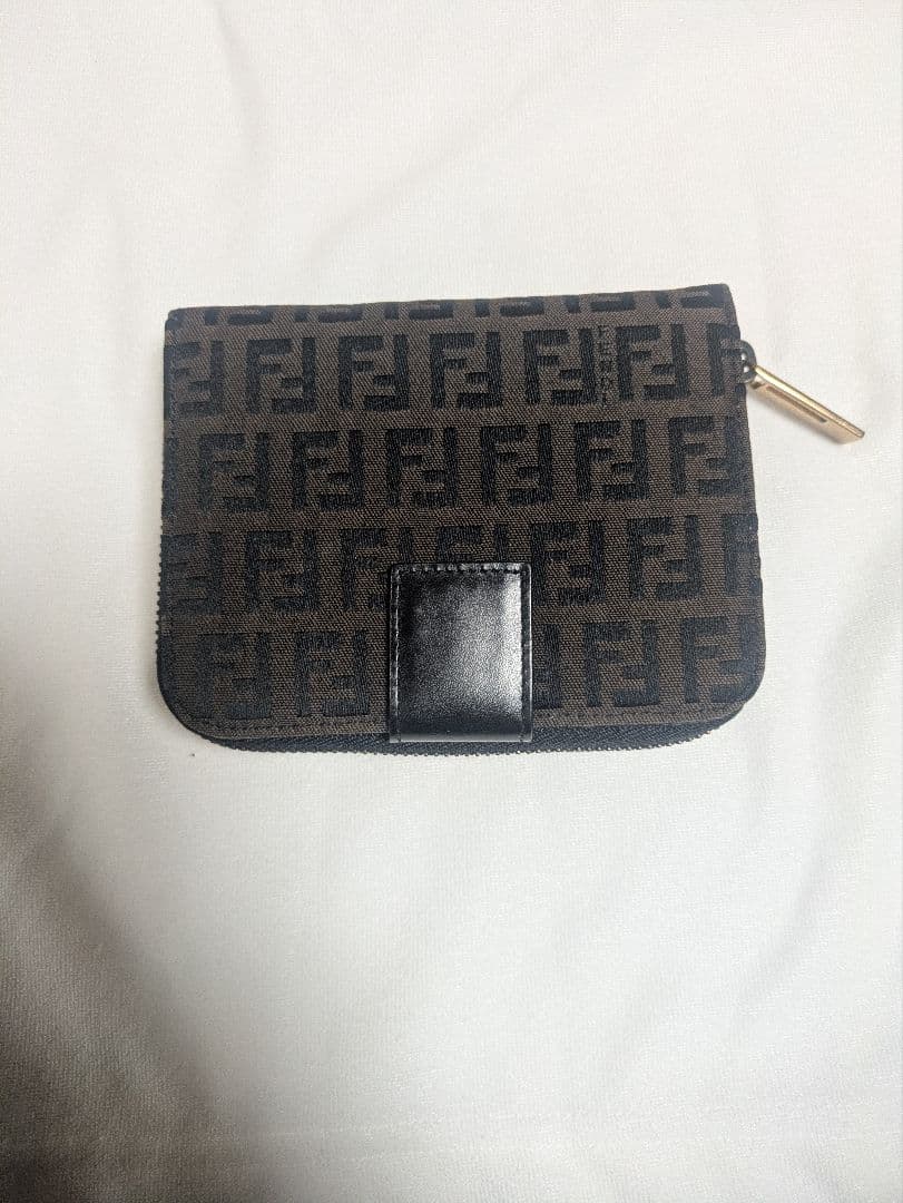 FENDI フェンディ ズッカ柄 二つ折り財布 ラウンドファスナー 箱付き 美品