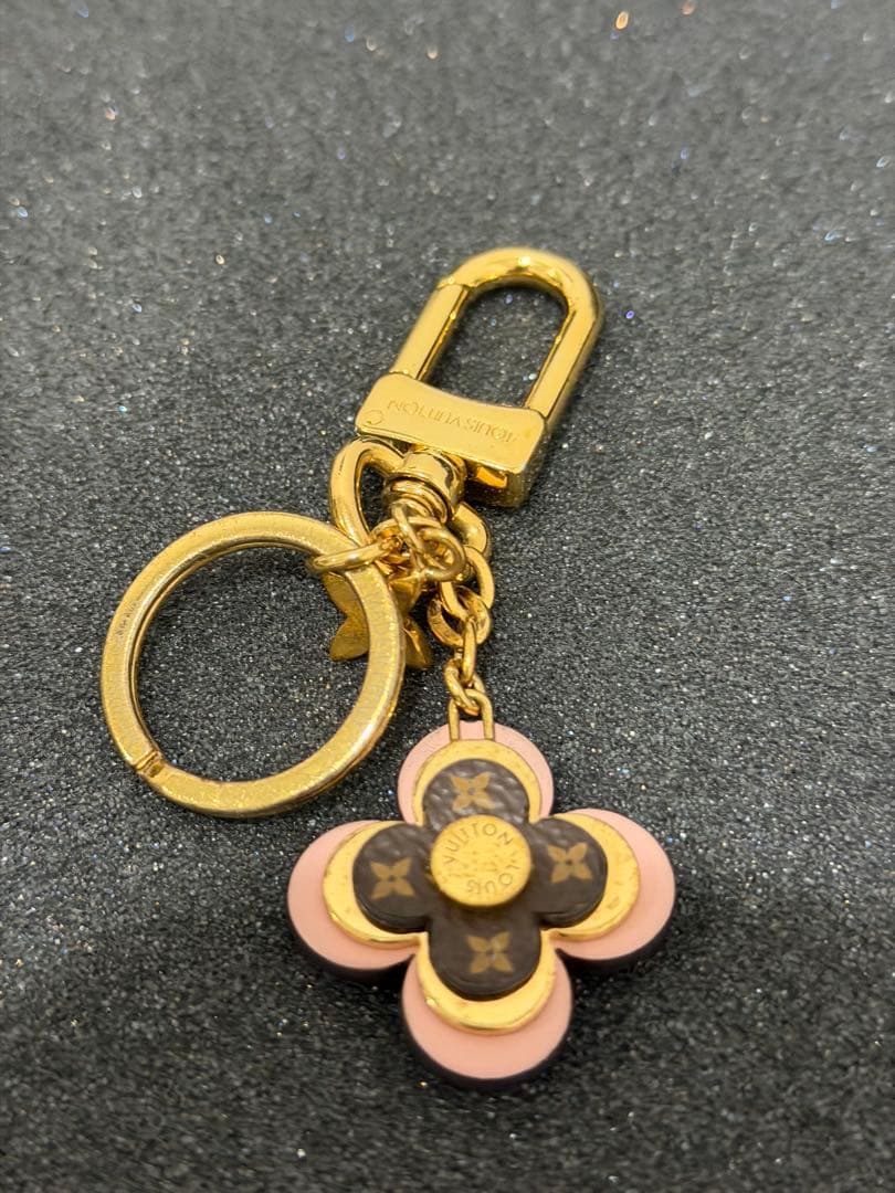 ルイ・ヴィトン フラワーモチーフ キーホルダー
