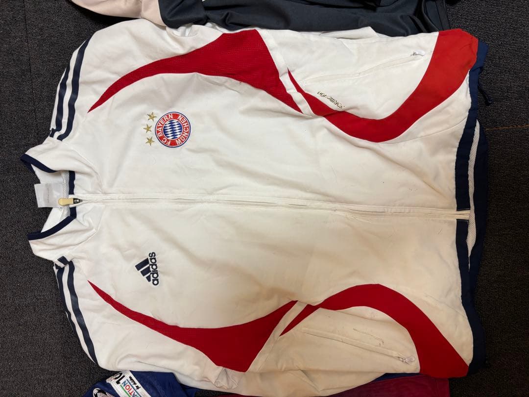 バルセロナ ユニ レアルマドリード　ジャージ〔上下あり〕 バイエルン　ウェア