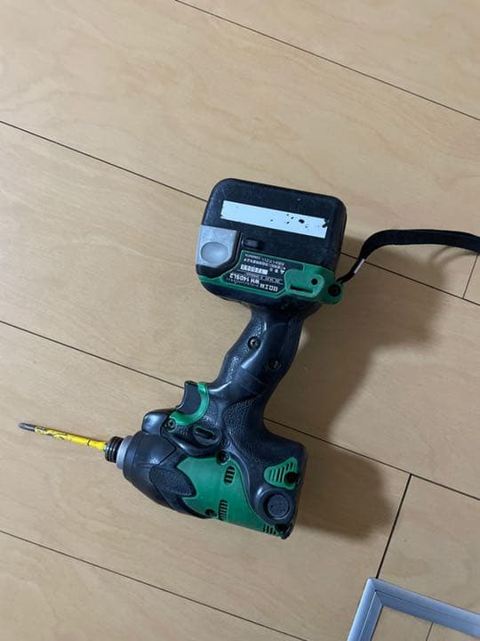 HITACHIのインパクト充電器なし、、