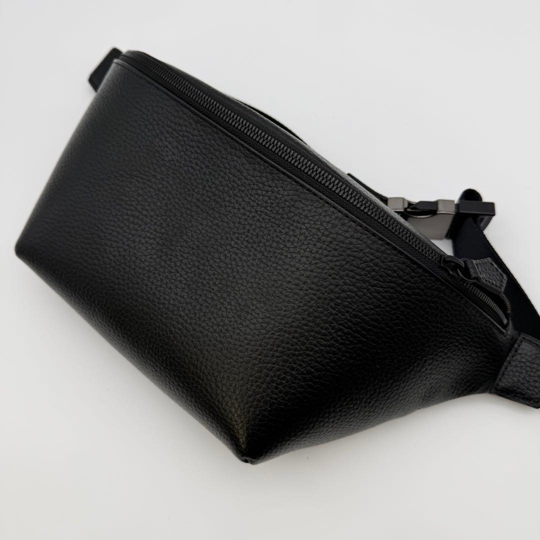 【極美品】HushTug ハッシュタグ カーブドボディバッグ ブラック