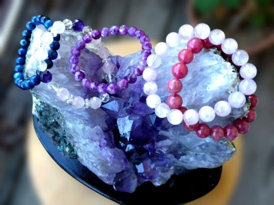 【割引大特価】☆高透明☆ブラジル産アメジストクラスター　約5.5Kg　台座付き！