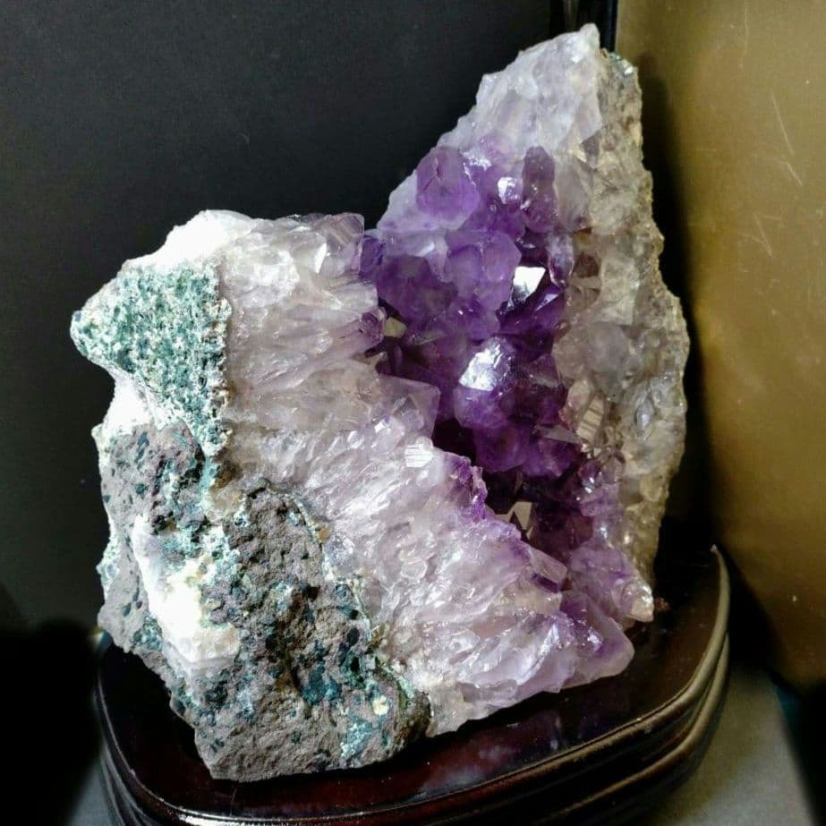 【割引大特価】☆高透明☆ブラジル産アメジストクラスター　約5.5Kg　台座付き！