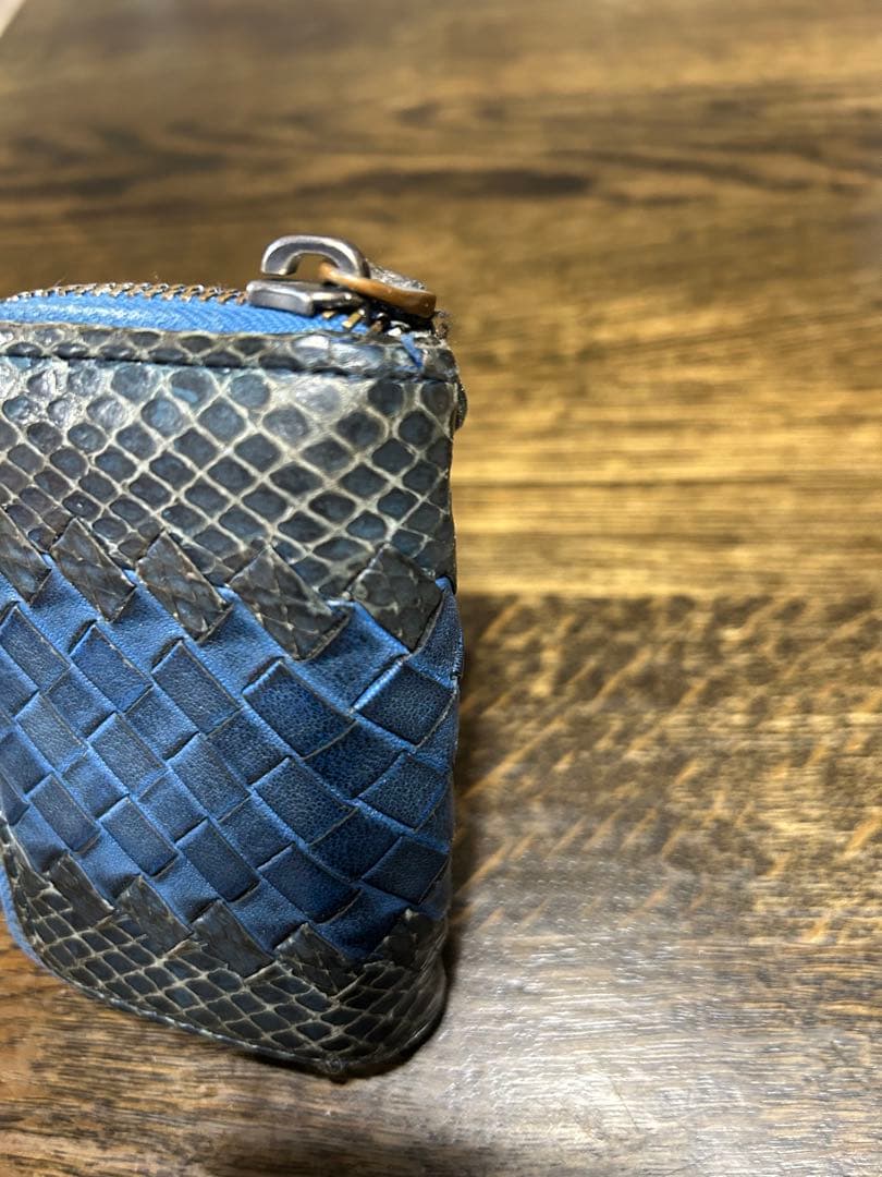 Bottega Veneta ケース 青 イントレチャート　パイソン