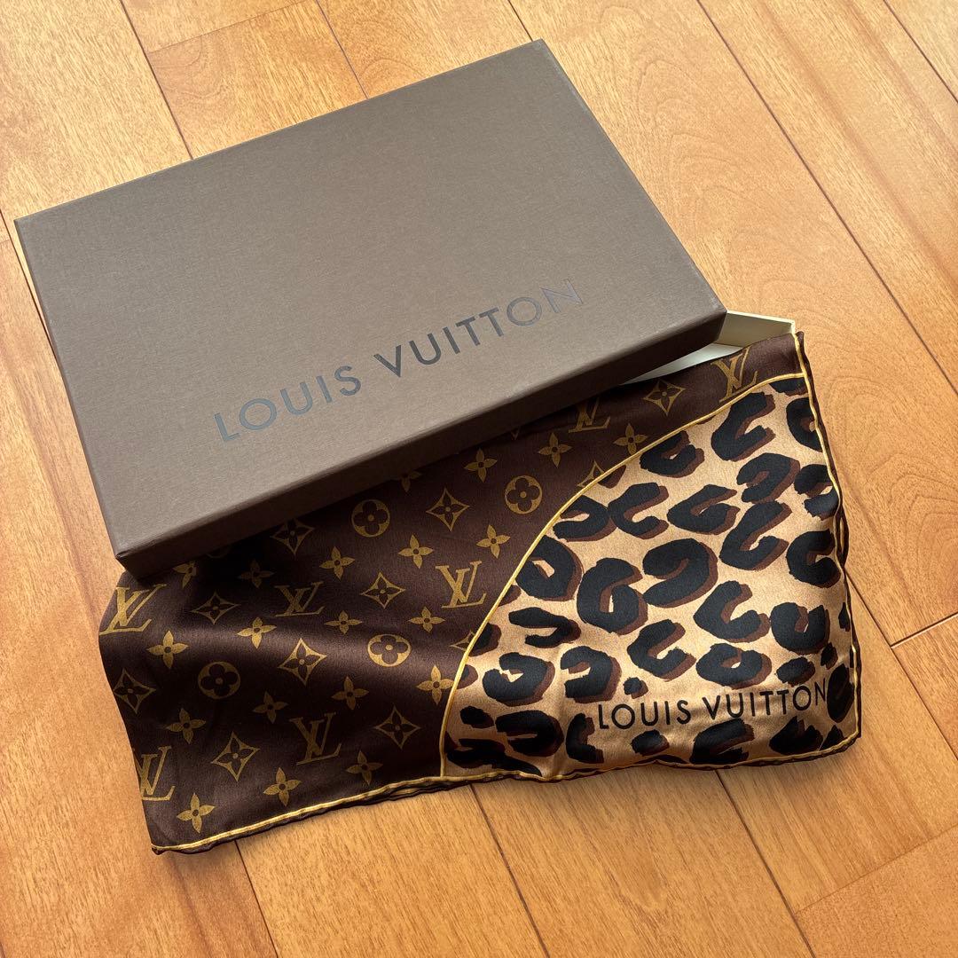 LOUIS VUITTON モノグラム・レオパード柄シルクスカーフ