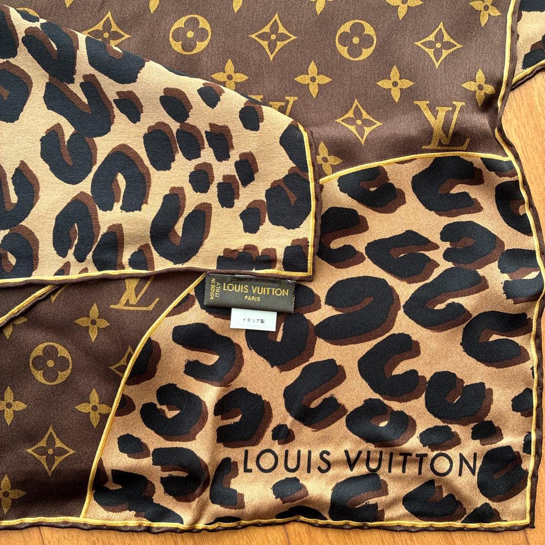 LOUIS VUITTON モノグラム・レオパード柄シルクスカーフ