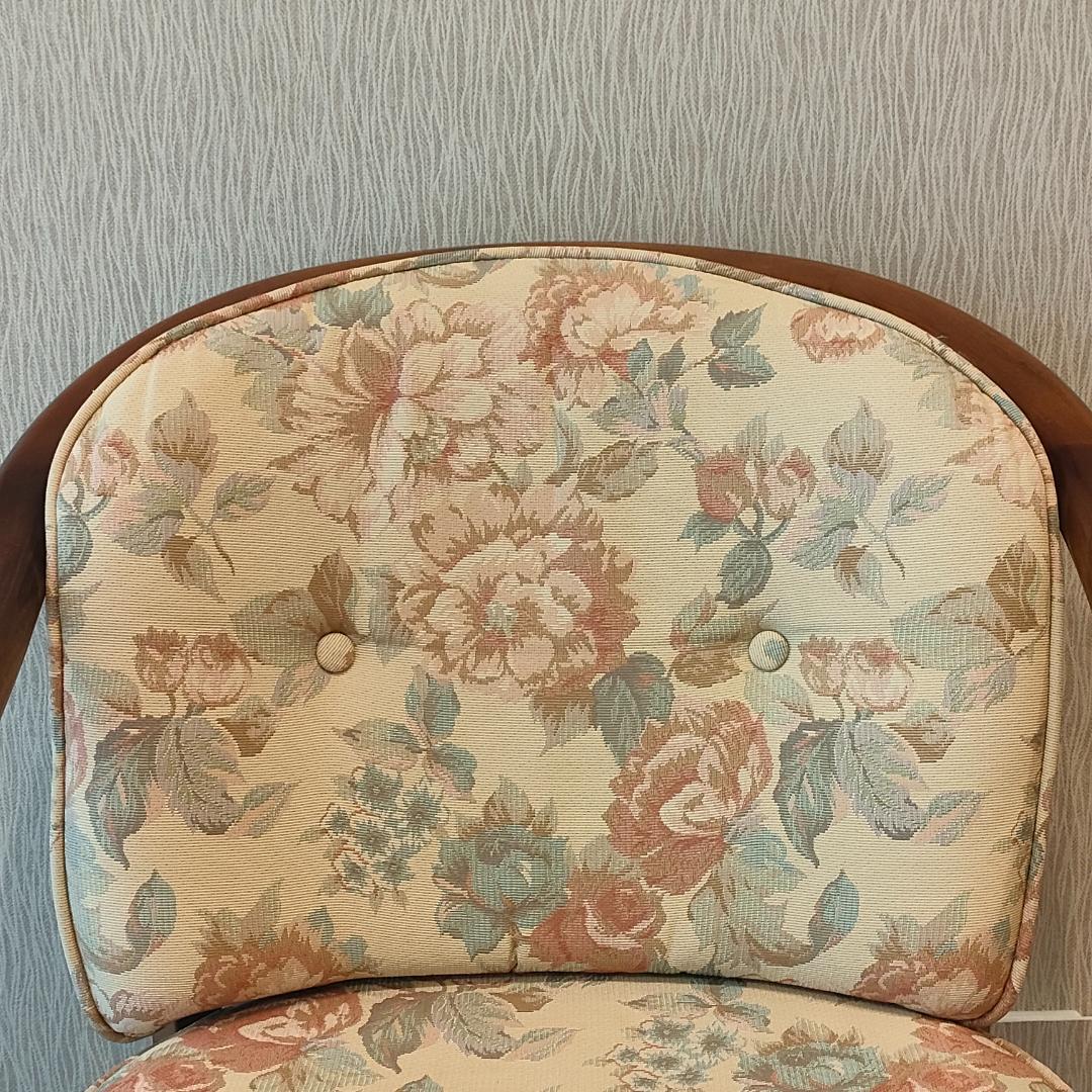 カリモク　コロニアル　アームチェア　クッション　キャスター付き②