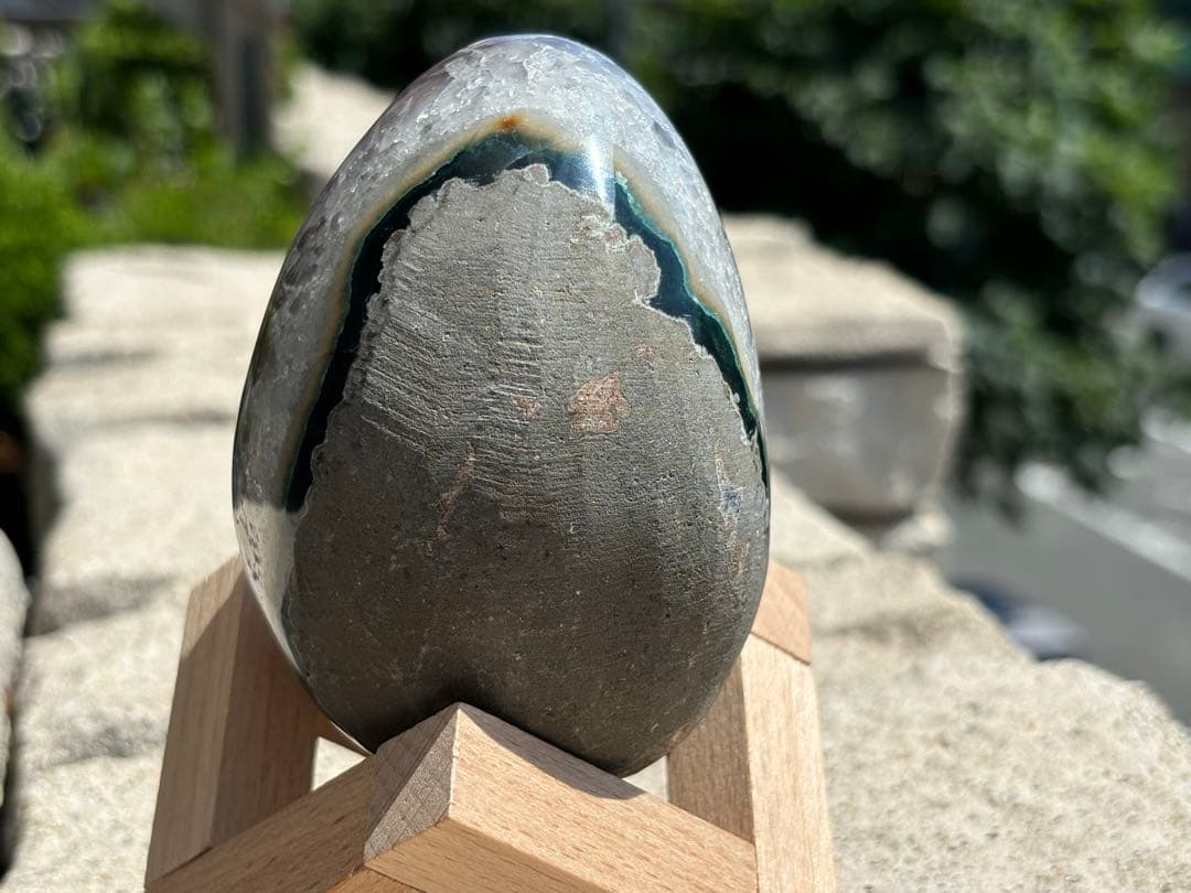 最高品質！ウルグアイ産⭐️アメジストたまごクラスター⭐️結晶の上に更に結晶⭐️ N68