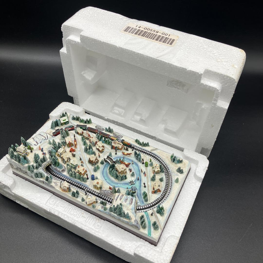 トーマスキンケード　田舎のクリスマス列車　ミニチュア　ジオラマ　クリスマス