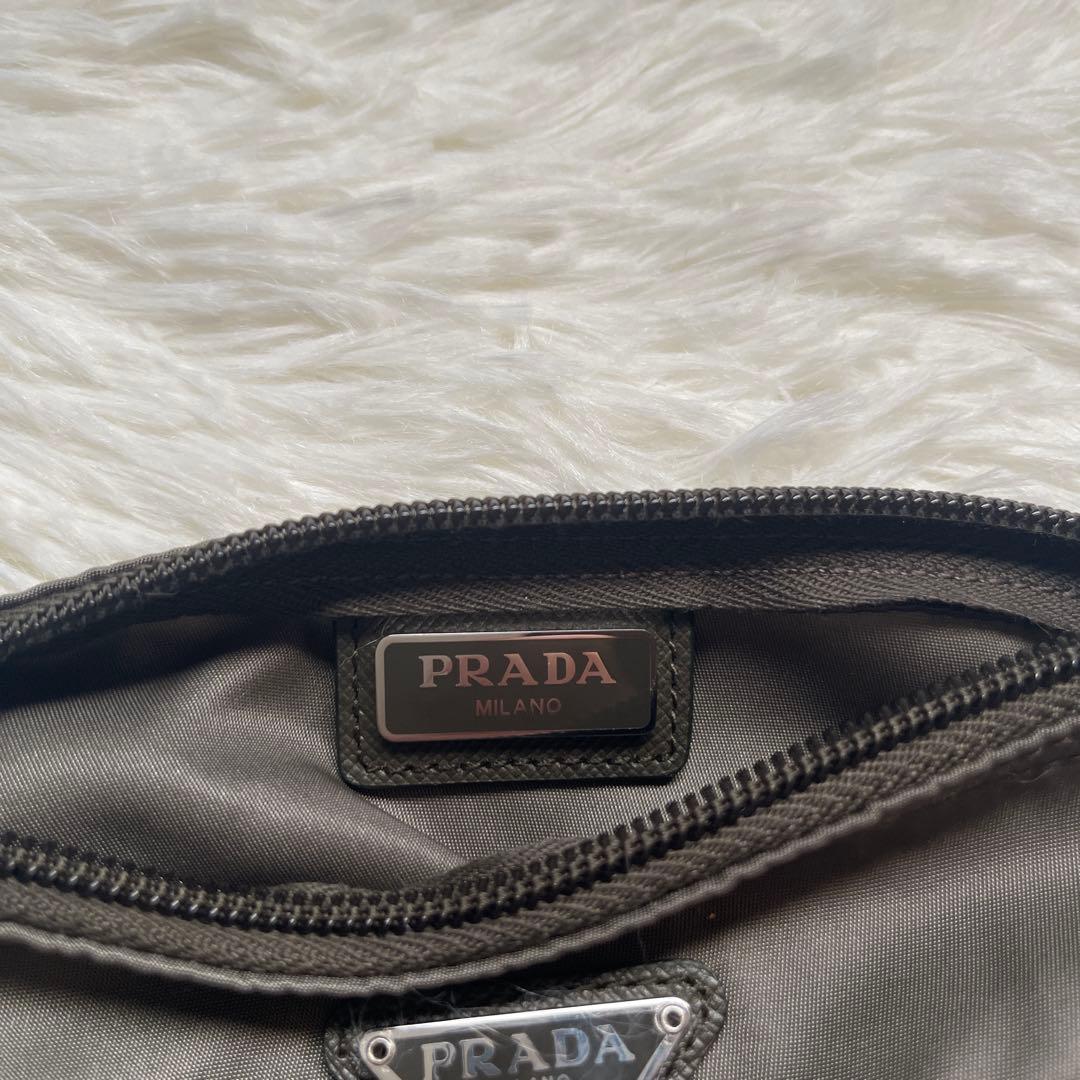 PRADA プラダ　ポーチ　三角ロゴ　ナイロン　カーキ　小物入れ　カード、袋付き