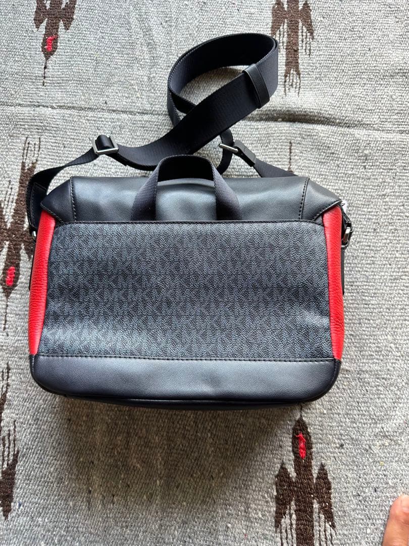MICHAEL KORS メッセンジャーバッグ 黒/赤