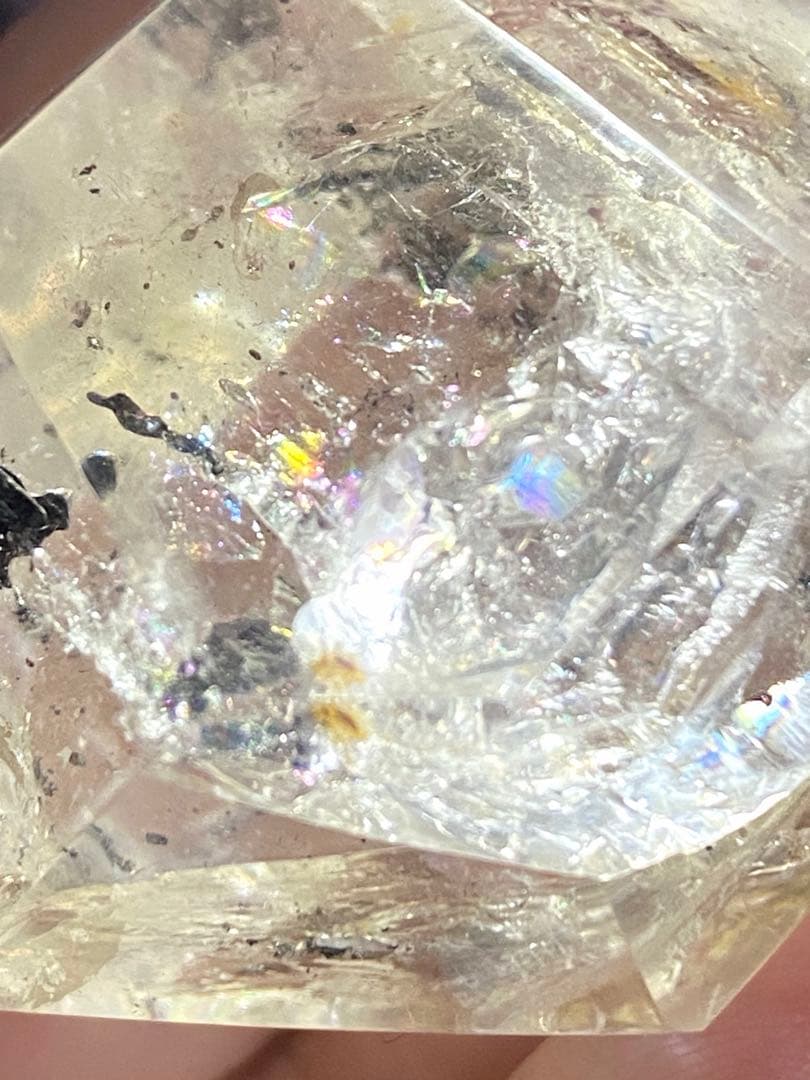 流砂入り水入り水晶　虹入り　可動域有り　原石　置物　浄化　癒し　天然石