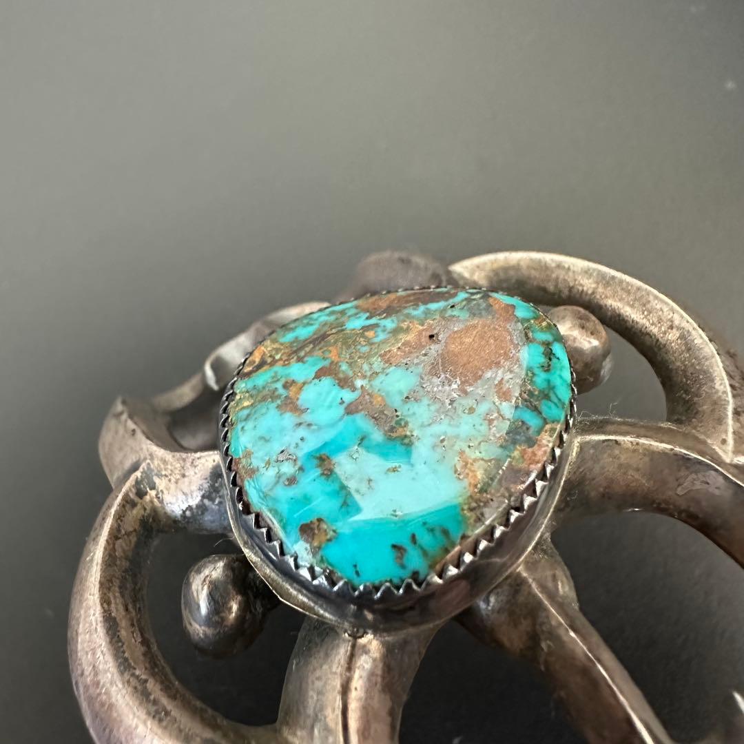 Navajo Wilford B Henry ターコイズ付きバングル