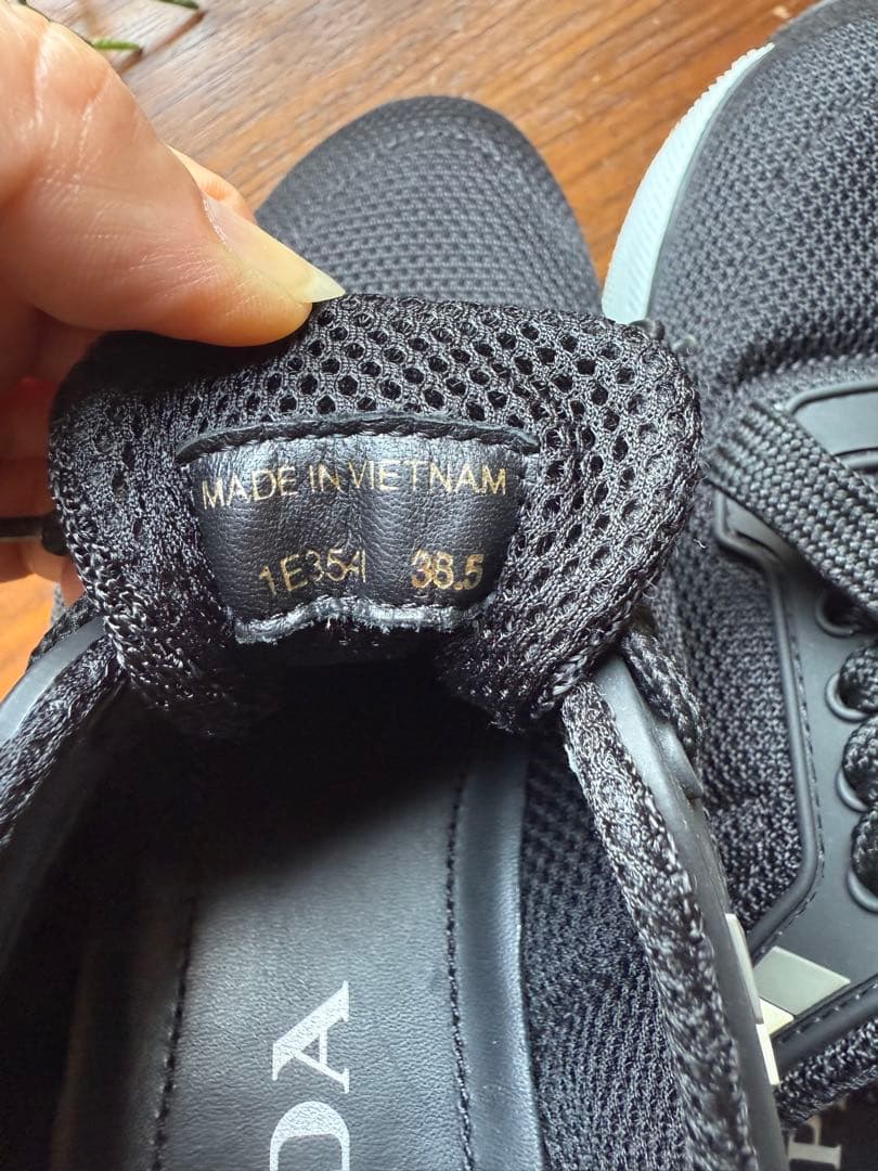 PRADA ブラックメッシュスニーカー