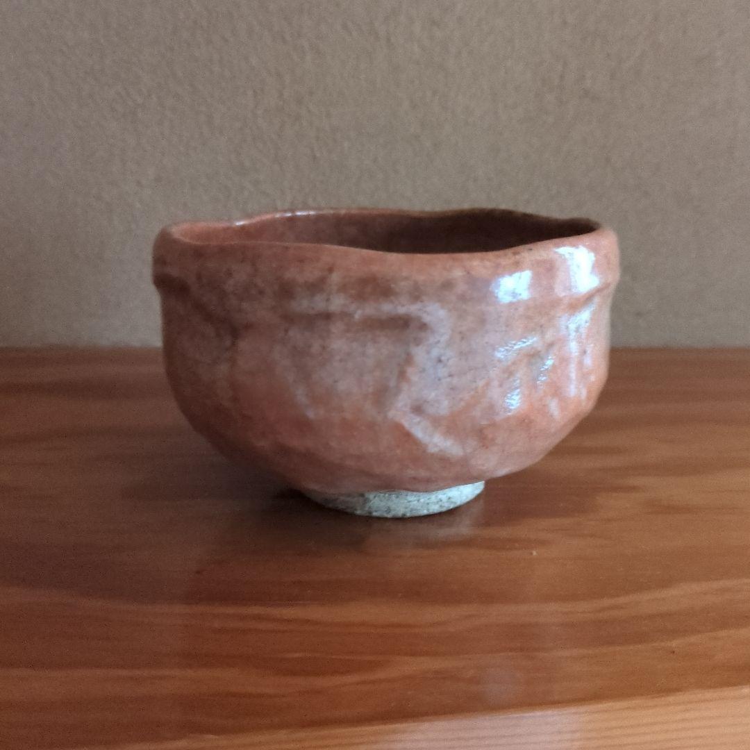 オレンジ色の陶器の茶碗　初代中村道年作赤楽茶碗