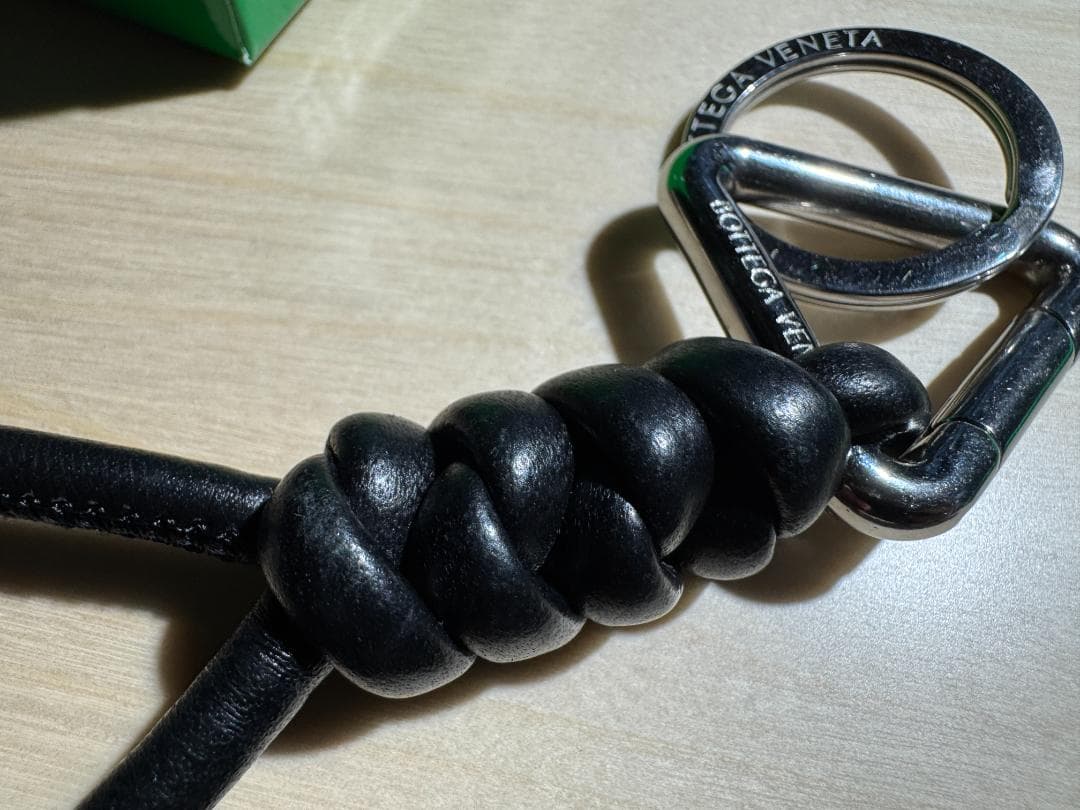 BOTTEGA VENETA ボッテガヴェネタ トライアングル キーリング ネロ