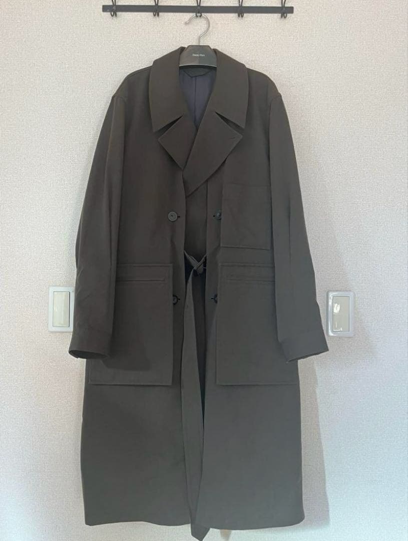 ESSAY エッセイ トレンチコート