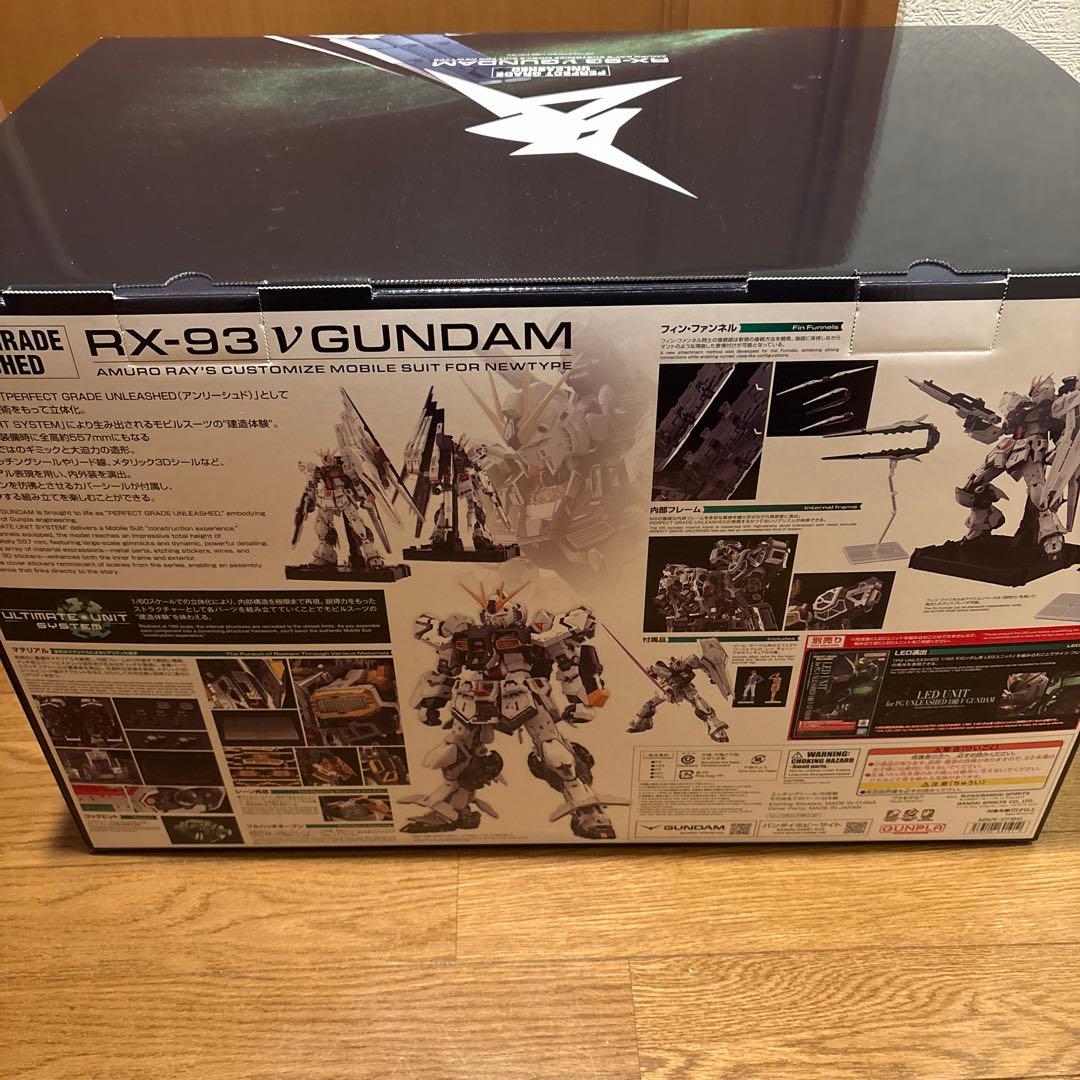 輸送箱傷あり　PG UNLEASHED 1/60 RX-93 νガンダム
