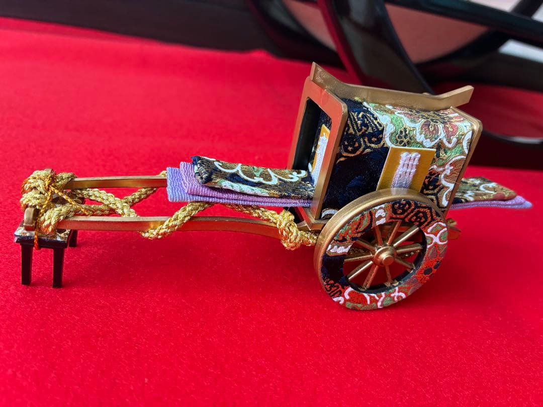 【早い者勝ち】コンパクトおしゃれな丸型デザイン親王飾り雛人形オルゴール写真たて付