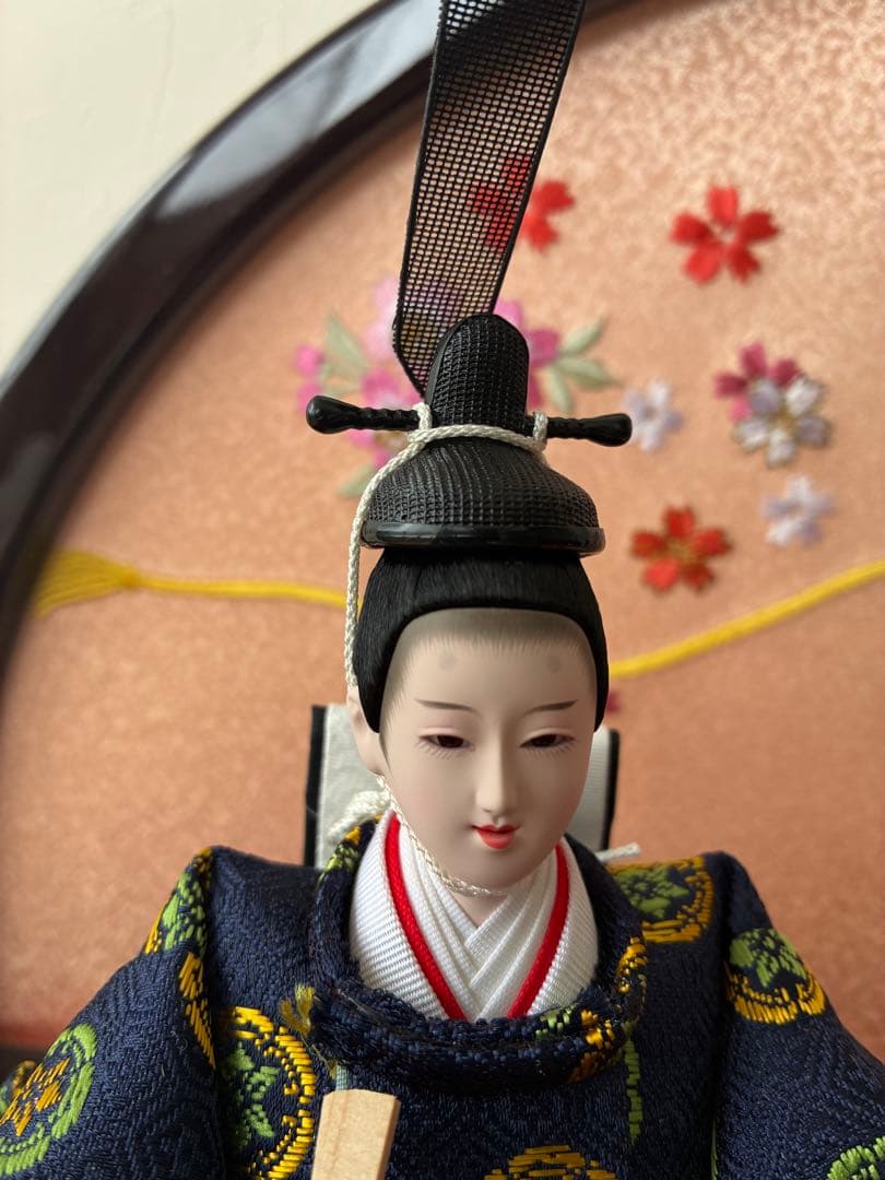 【早い者勝ち】コンパクトおしゃれな丸型デザイン親王飾り雛人形オルゴール写真たて付