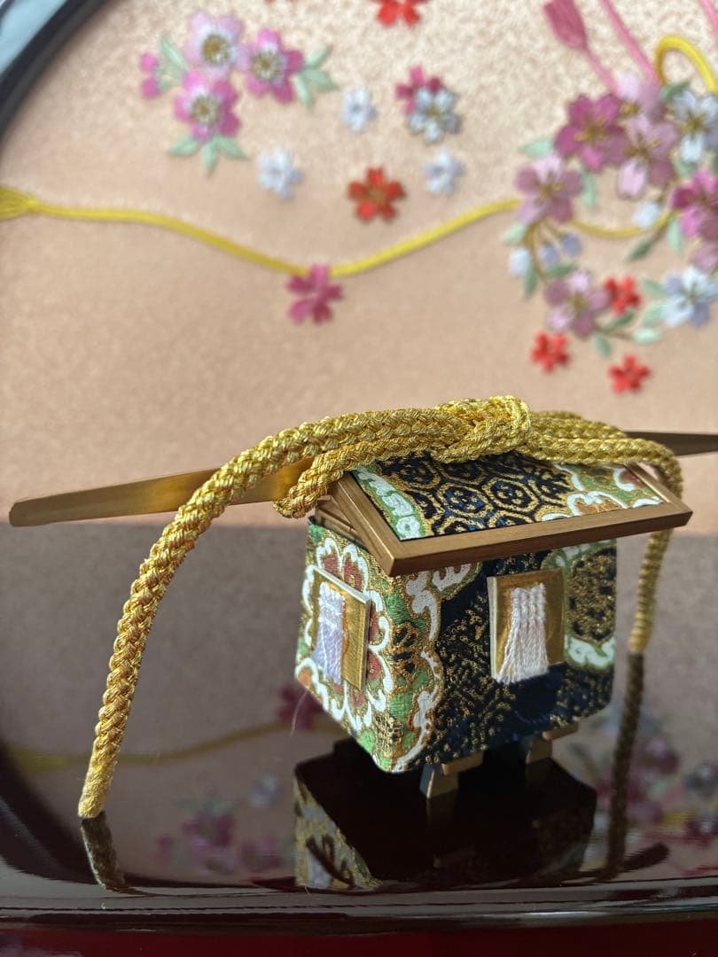 【早い者勝ち】コンパクトおしゃれな丸型デザイン親王飾り雛人形オルゴール写真たて付