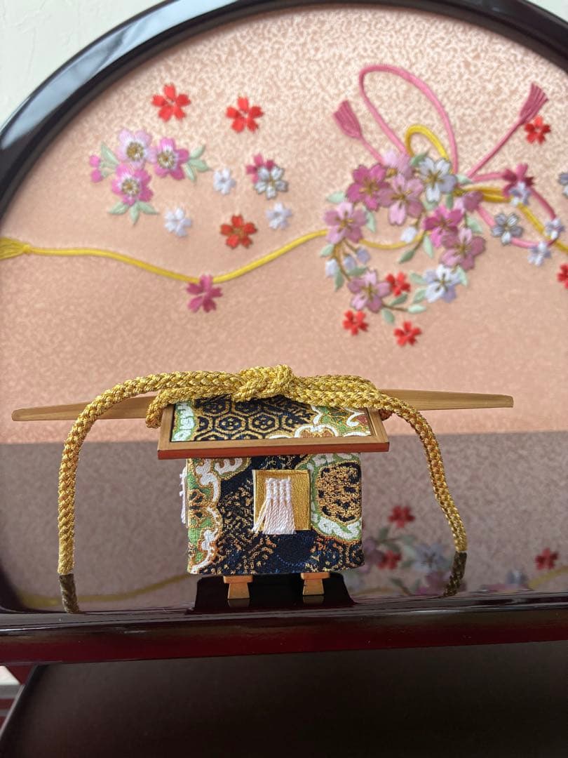 【早い者勝ち】コンパクトおしゃれな丸型デザイン親王飾り雛人形オルゴール写真たて付