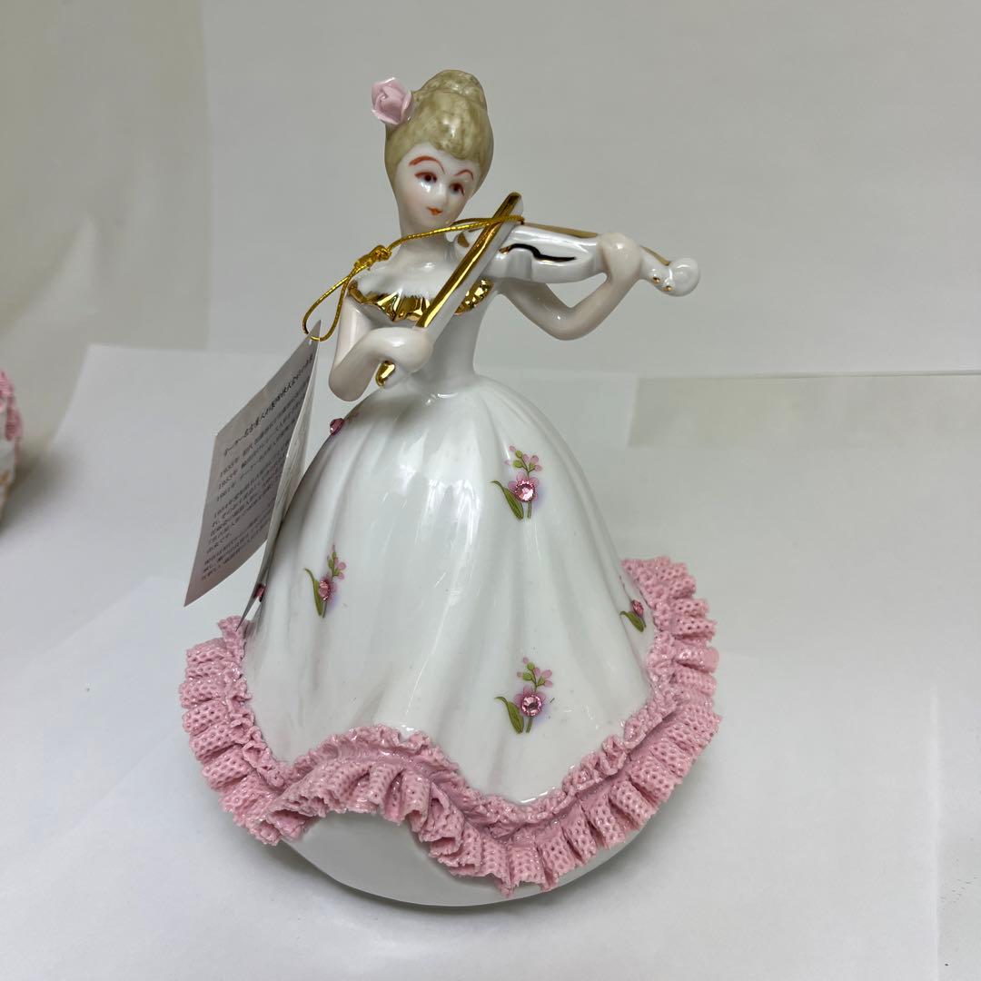 レース人形オルゴール、バイオリン