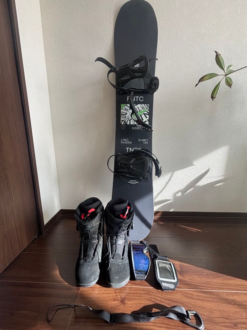 スノーボード　　板FNTC エフエヌティーシー TNT R ティーエヌテ150